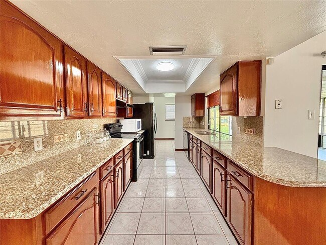 Building Photo - 7111 El Sereno Dr
