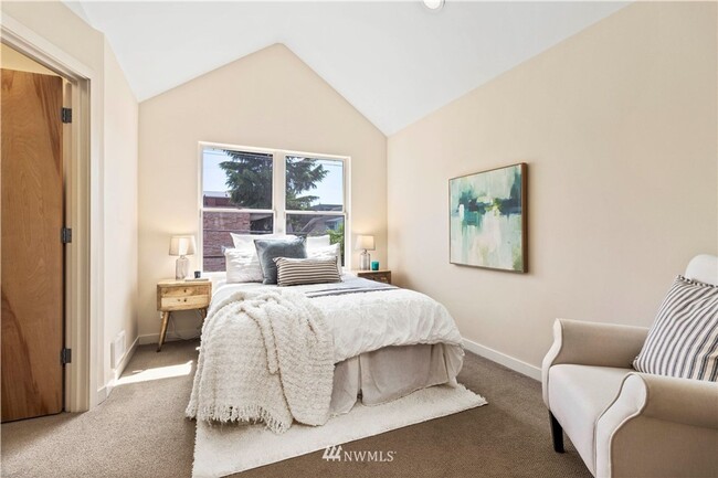 Building Photo - Columbia City Beauty with option to purcha...