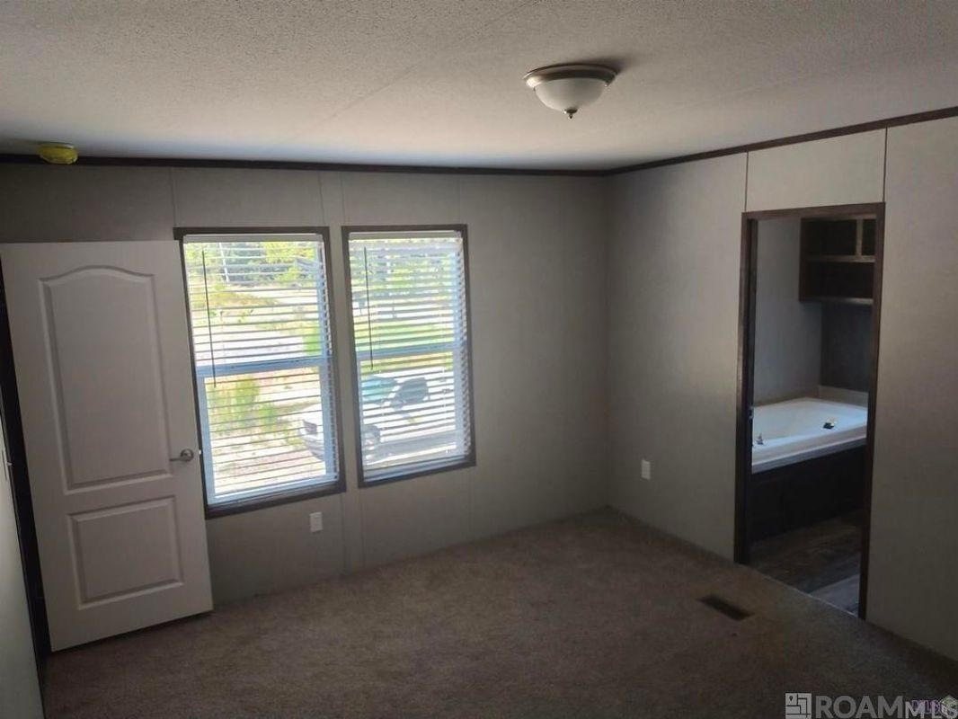 Building Photo - 18884 Scivicque Ln