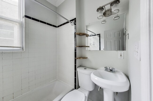 Building Photo - 1327 1st St NW