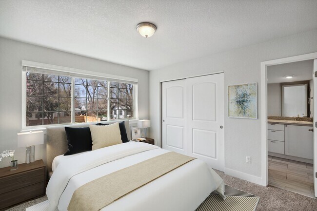 Building Photo - Modern 3BD Townhome w/ a Rooftop Deck!