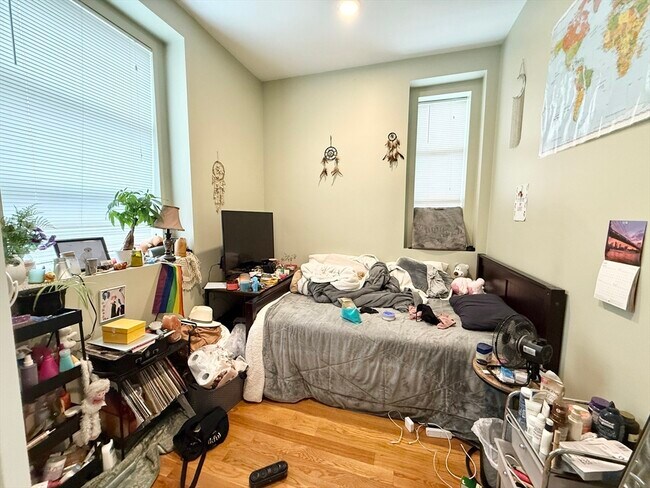 Building Photo - 409 Dudley St