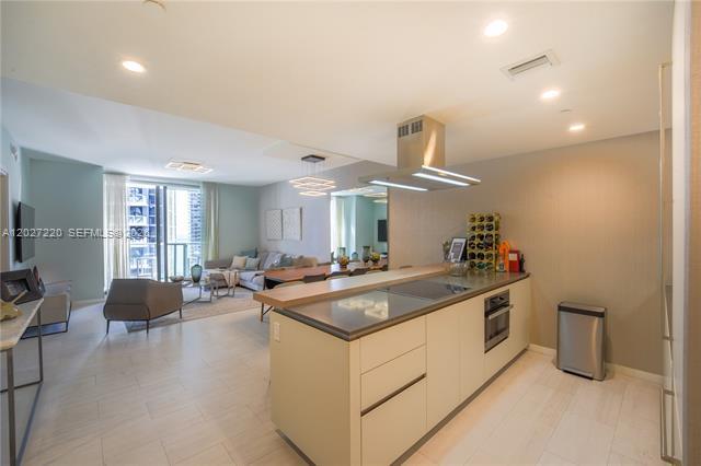 Building Photo - 1000 Brickell Plz