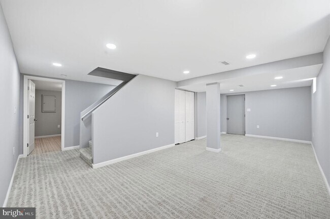 Building Photo - 176 Carroll Rd