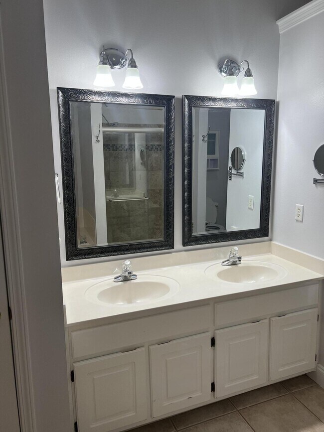 Building Photo - 4204 White Tail Cir