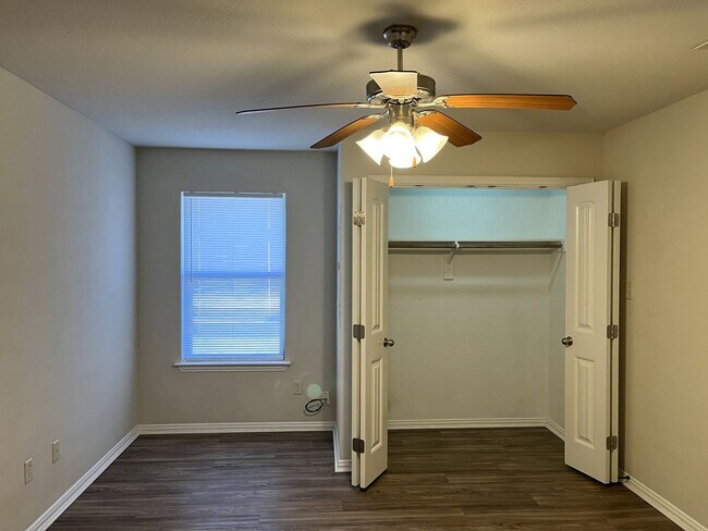 Building Photo - Sunwest Village Duplex