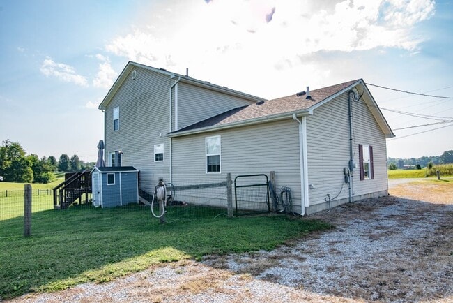 Building Photo - 650 Farmington Dr