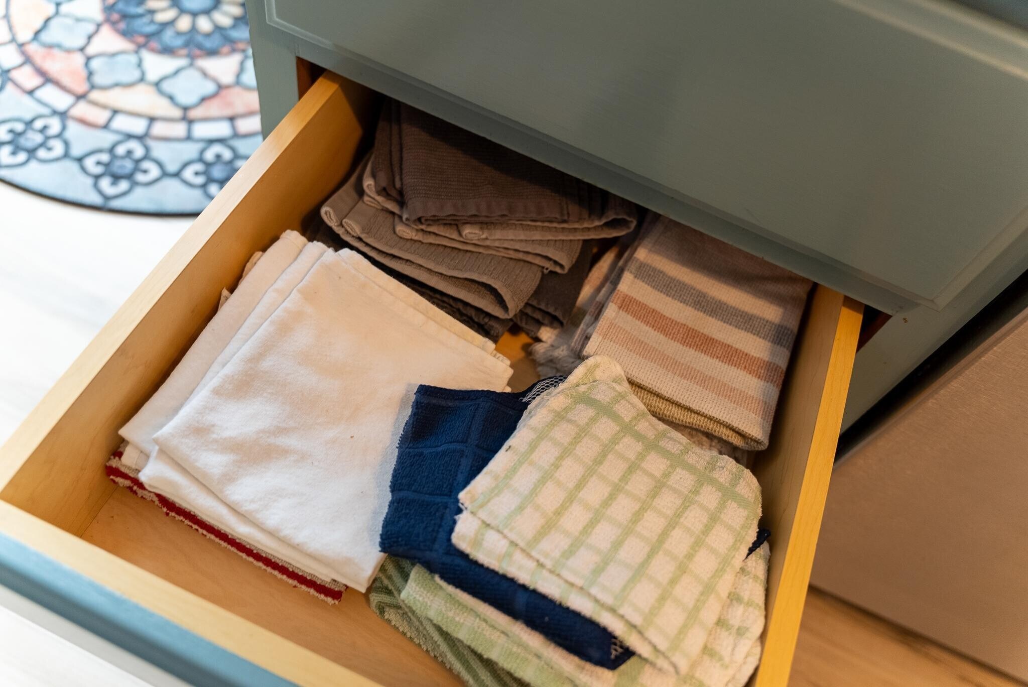 Building Photo - 1304 E Sylvan Cir