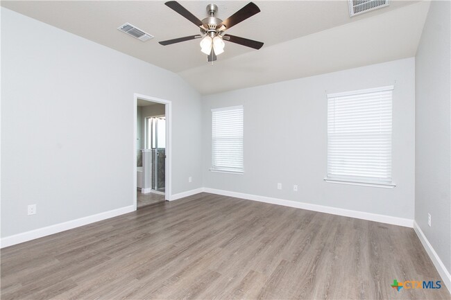 Building Photo - 5114 Dauphin Dr