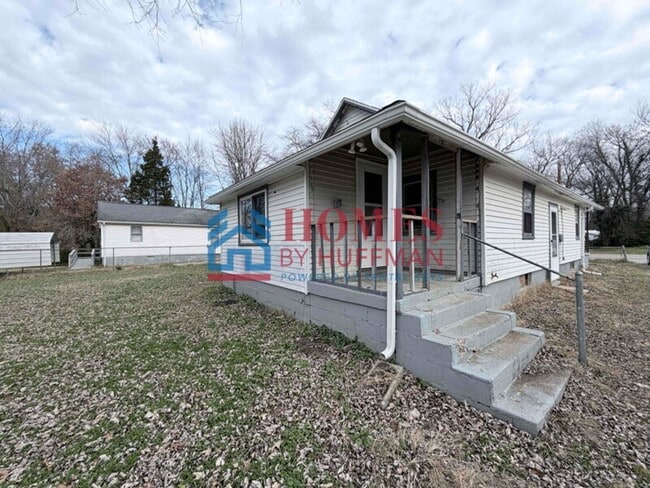 Building Photo - Two Bedroom House | Large Lot | Detached Garage