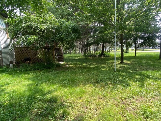 Building Photo - Large Single-Family Home In Gleason with 3...