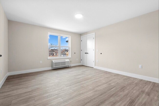 Building Photo - 212 70th St