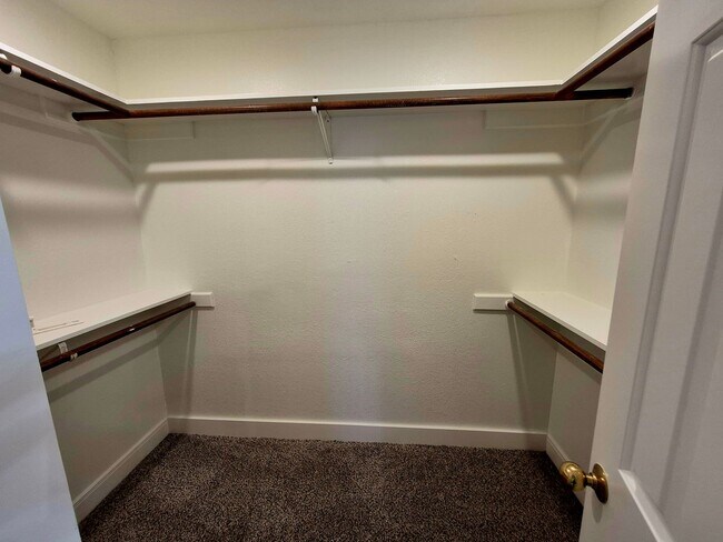 Building Photo - Golf Course Living in The Hills – 4 Bed in Lakeway