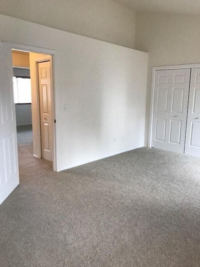 Building Photo - 3 Bed, 2.5 Bath Townhome In The Churchill ...