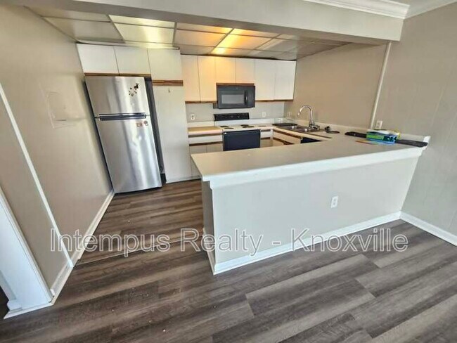 Building Photo - 2749 Sullins St
