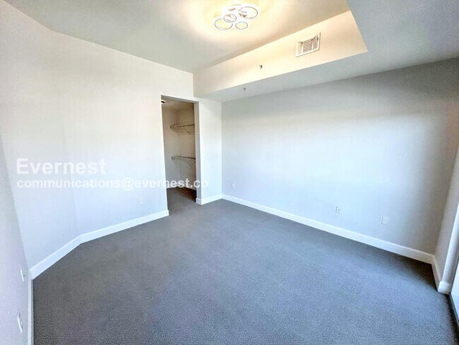 Building Photo - Modern Downtown Richmond 1BR Condo with In-Unit Laundry / Pet- Friendly /  Available Now!