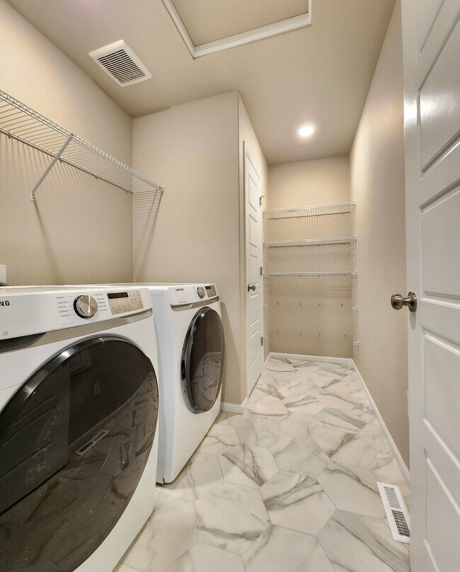 Building Photo - 4 Bedroom Home in Marysville Available Now!