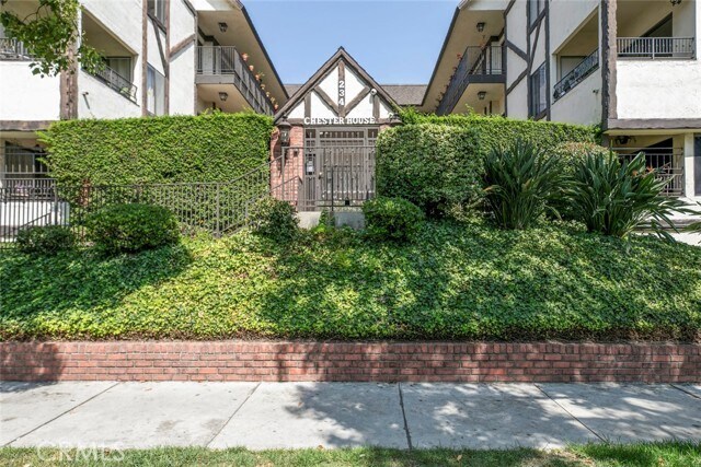 Primary Photo - 234 N Kenwood St