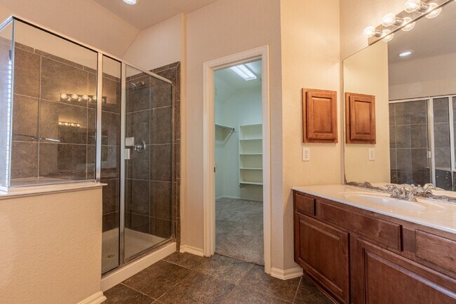 Building Photo - 1303 Alpine Pond