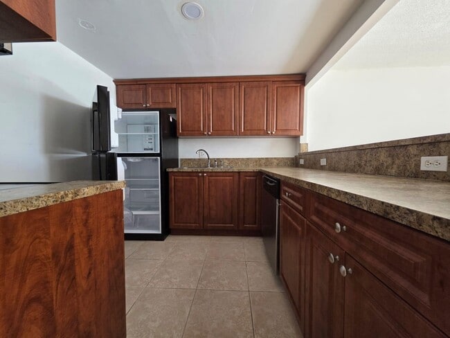 Building Photo - 470 Executive Center Dr