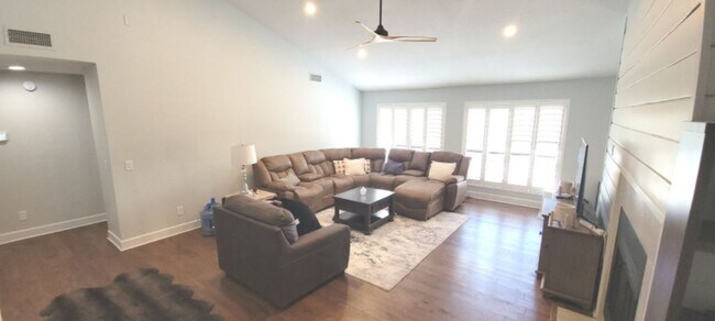 Building Photo - Arrowhead Ranch