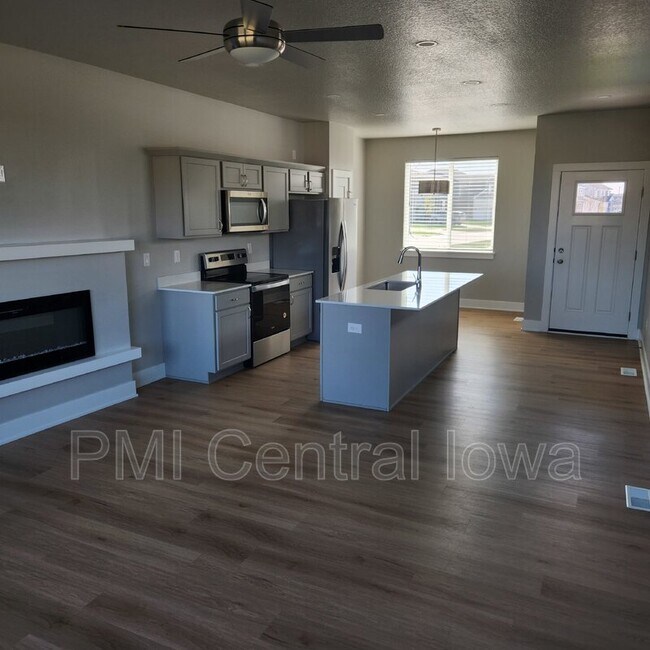 Building Photo - 1355 SE Parkview Crossing Dr