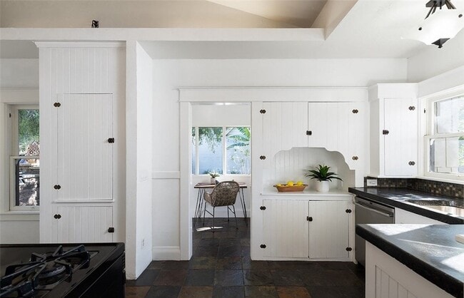 Building Photo - 127 N Grand St