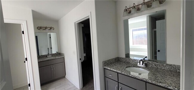 Building Photo - 5908 NW Ettie May St