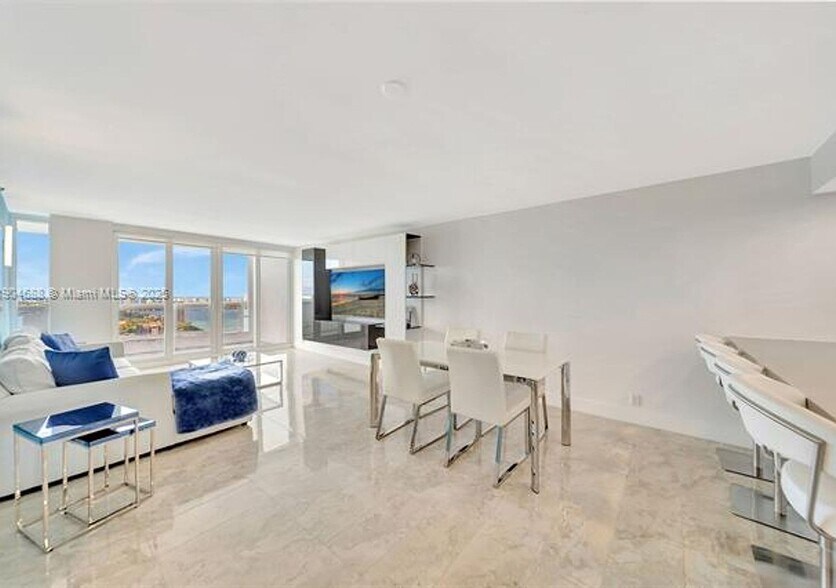 Building Photo - 1717 N Bayshore Dr