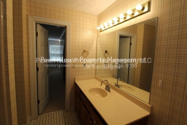 Building Photo - 3209 Henderson Walk