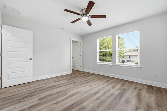Building Photo - 699 Woodlawn Ave
