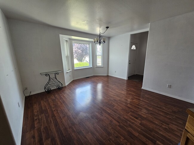 Building Photo - 1420 Chelsey Cir