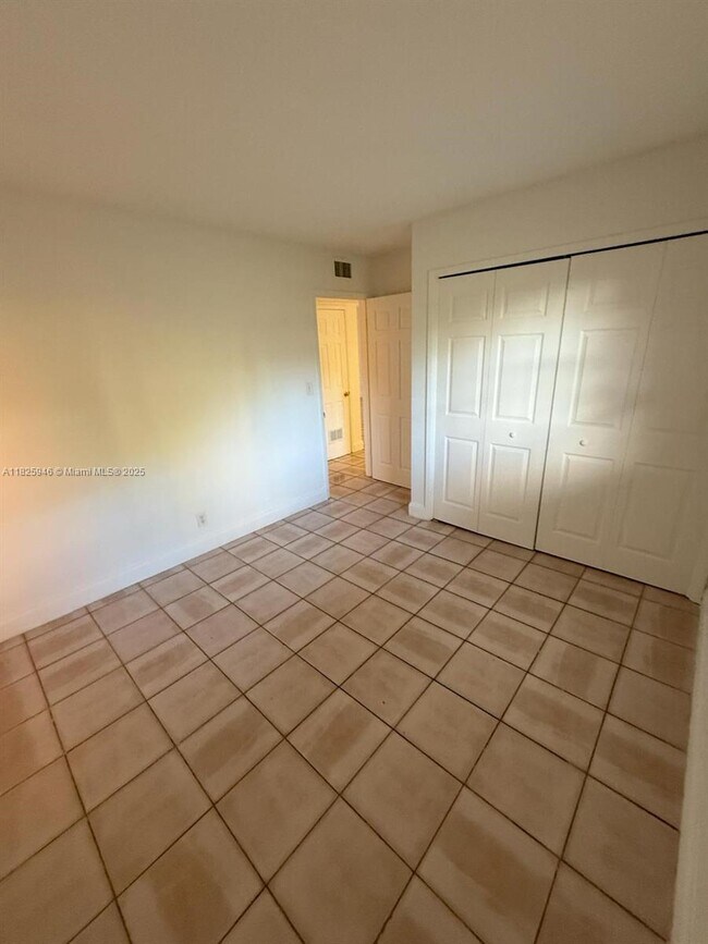 Building Photo - 9203 NW 38th Dr