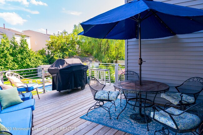 Building Photo - 18 Valentine St