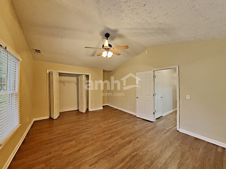 Building Photo - 375 Saybrook Crossing
