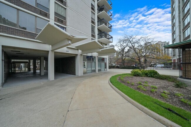 Building Photo - 1460 N Sandburg Terrace