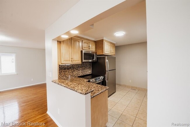 Building Photo - 5528 Sunnycrest Dr