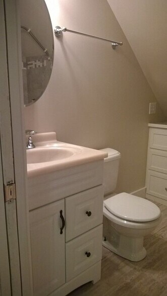 Building Photo - 1094 Woodbury Ave