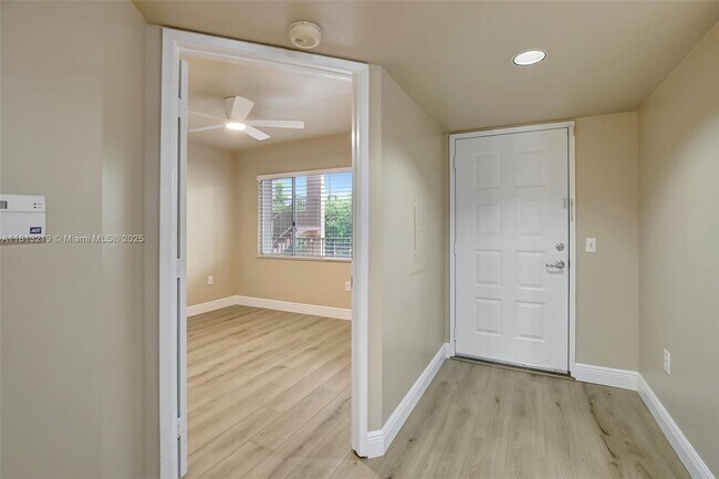 Building Photo - 12651 SW 16th Ct