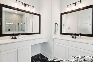 Building Photo - 462 Vamanos