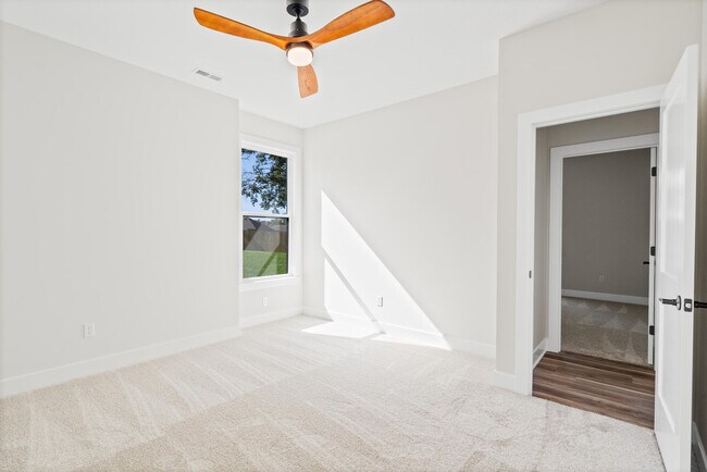 Building Photo - 5201 Buttercup Dr