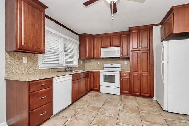 Building Photo - 3BD/1BA All Brick Ranch on One Acre!