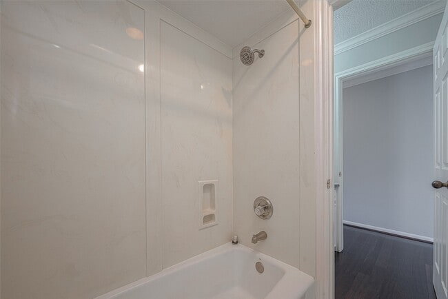 Building Photo - 15714 Sylvan Lake Dr