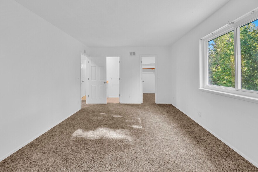 Building Photo - 3702 NE 69th St