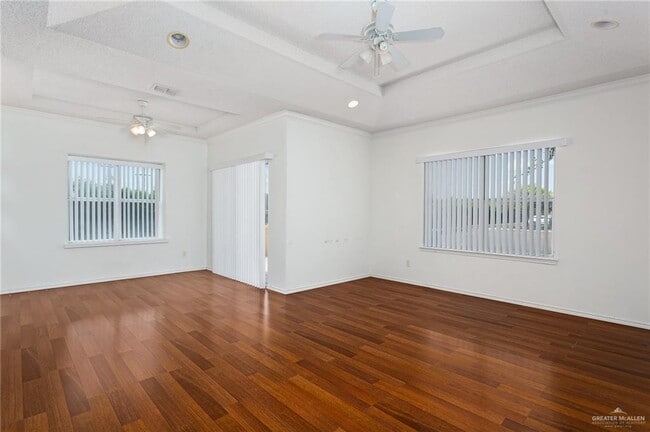 Building Photo - 1530 W Hall Acres Rd