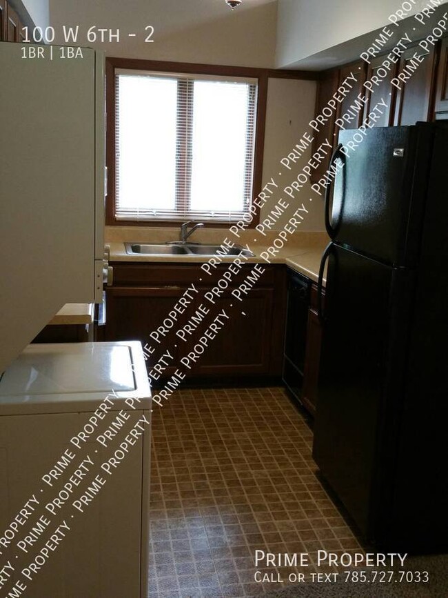 Building Photo - 100 W 6th-2