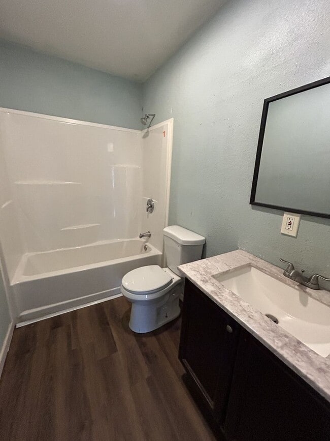 Building Photo - Cute and Cozy 2BR/1BA House