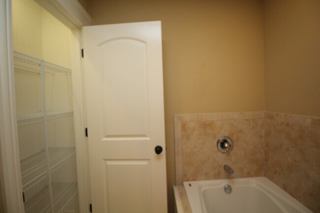 Building Photo - 10765 Clocktower Dr