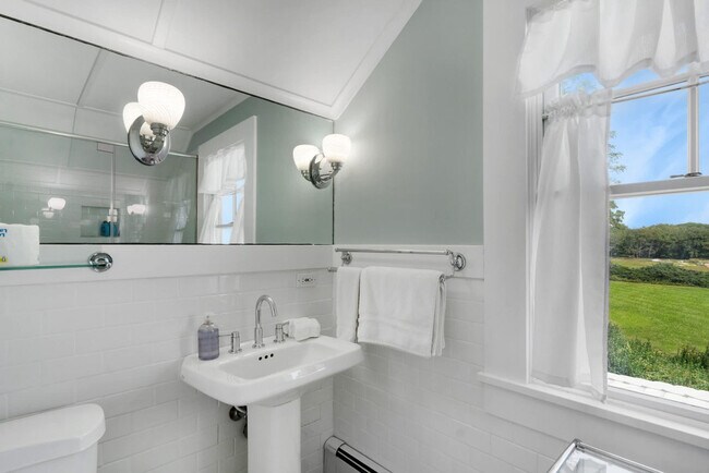 Building Photo - 912 Peconic Bay Blvd