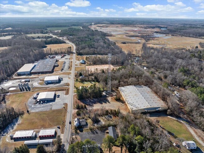 Building Photo - The Home You’ve Been Searching For! *Utilities & Furniture can be added with a rental premium.*